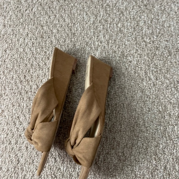 Sandals by Lord & Taylor - Picture 4 of 4